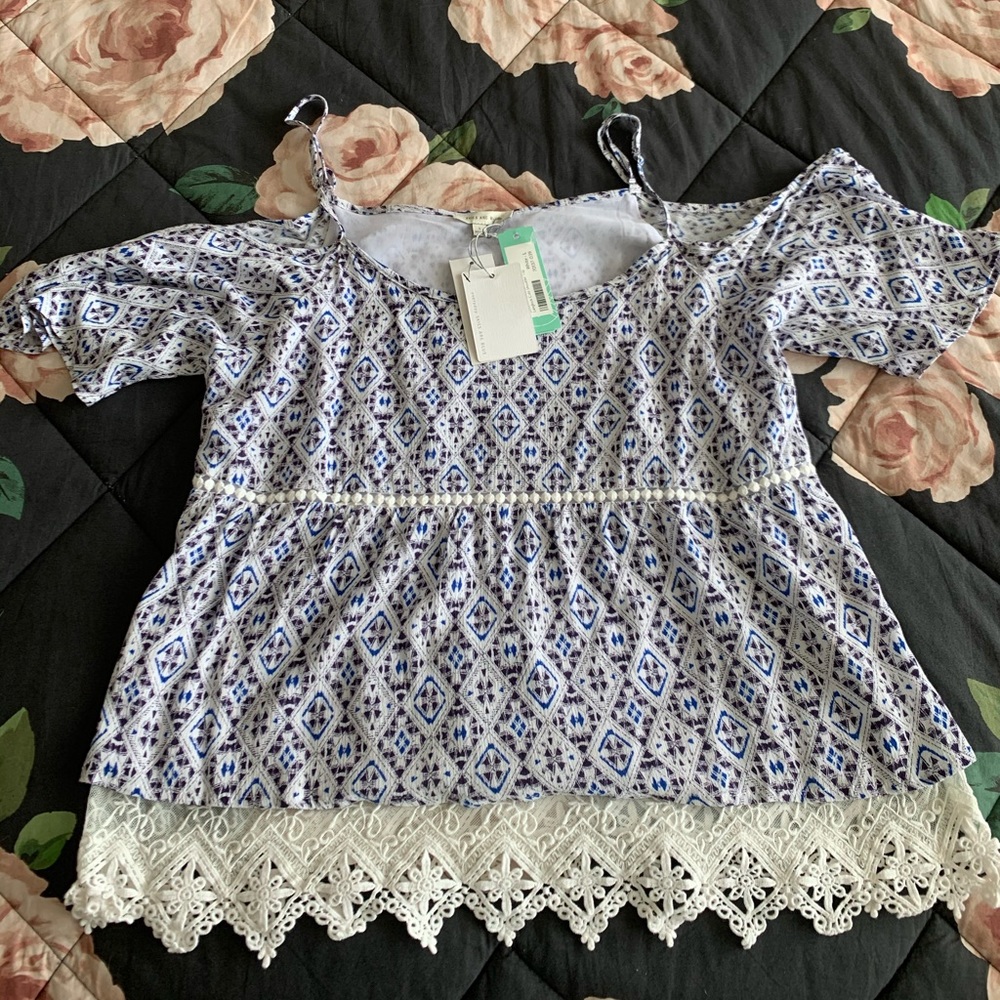 Skies are Blue Langlock Cold Shoulder Top